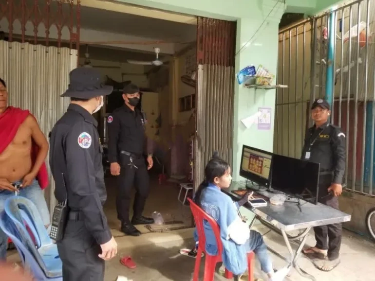 Breaking! Phnom Penh police raid an online gambling den, 2 arrested!