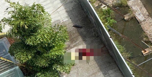 Breaking news, a Chinese man tragically died after falling from the Prince Global Building, owned by the Prince Group in Sihanoukville.