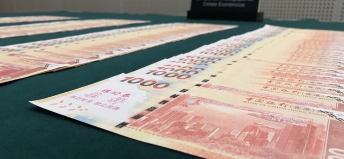 A jewelry store in Cotai, Macau is involved in an illegal currency exchange of 24 million US dollars, two employees arrested.