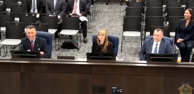 拉斯维加斯名胜世界“自救”组合:前州长+前监管主席