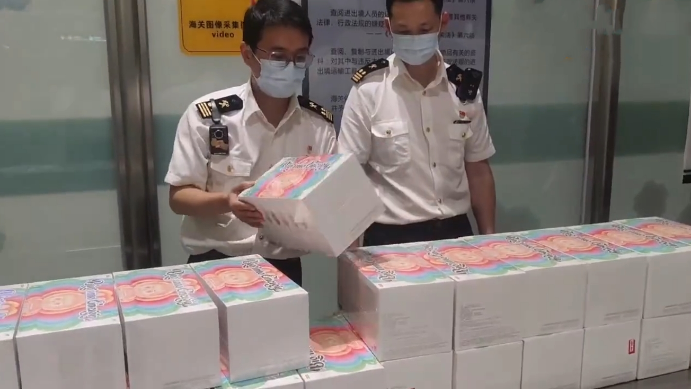 武汉机场查获144个泰国Labubu潮玩，代购乱象引发走私监管