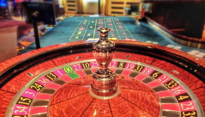 The UK Gambling Commission suspends the operating license of the Leeds casino.