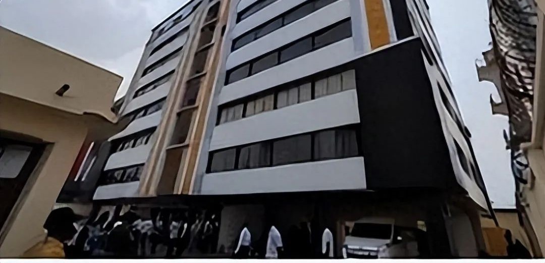 Nigeria cracks down on a large transnational cyber fraud group, arresting 148 Chinese nationals and seizing 73 properties and AI fraud equipment.
