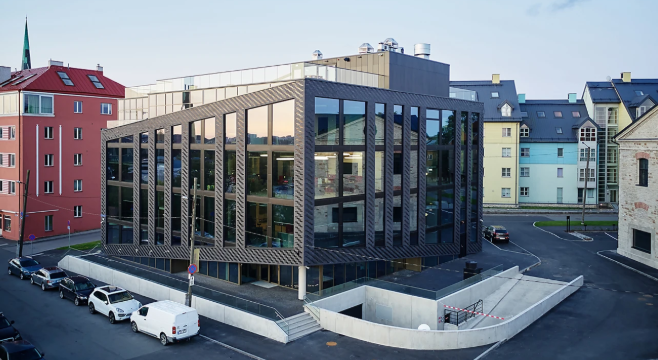 Yolo集团战略转型分析：从灰色市场到受监管领域的文化变革