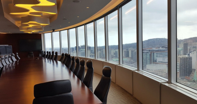 Entain Financial Leadership Transition: Veteran Wood Retires After Successful Tenure, New CFO Snape Faces Tax Reform Challenges