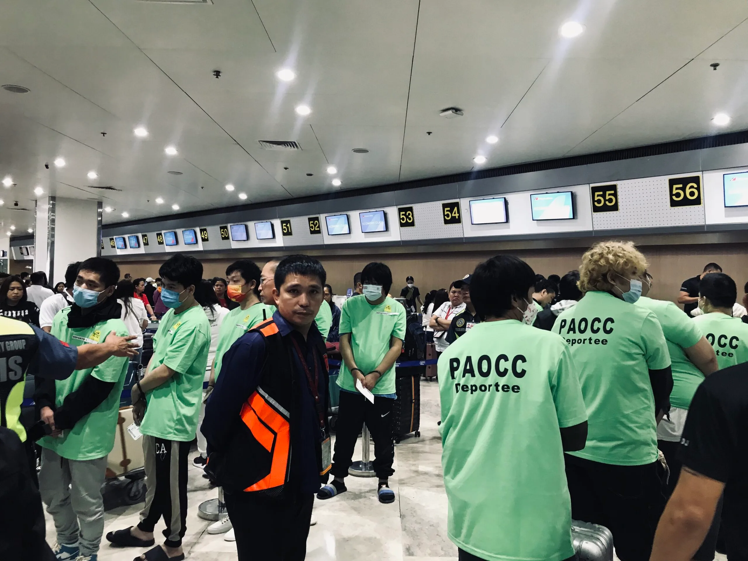 The Philippine Immigration Bureau exposes that a POGO suspect escaped after bribing with 500,000 pesos; several officials are under investigation and suspended.