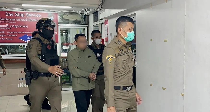 泰国警方在商场逮捕中国嫌疑人，揭露了1500万泰铢的电信诈骗和百万洗钱网络。