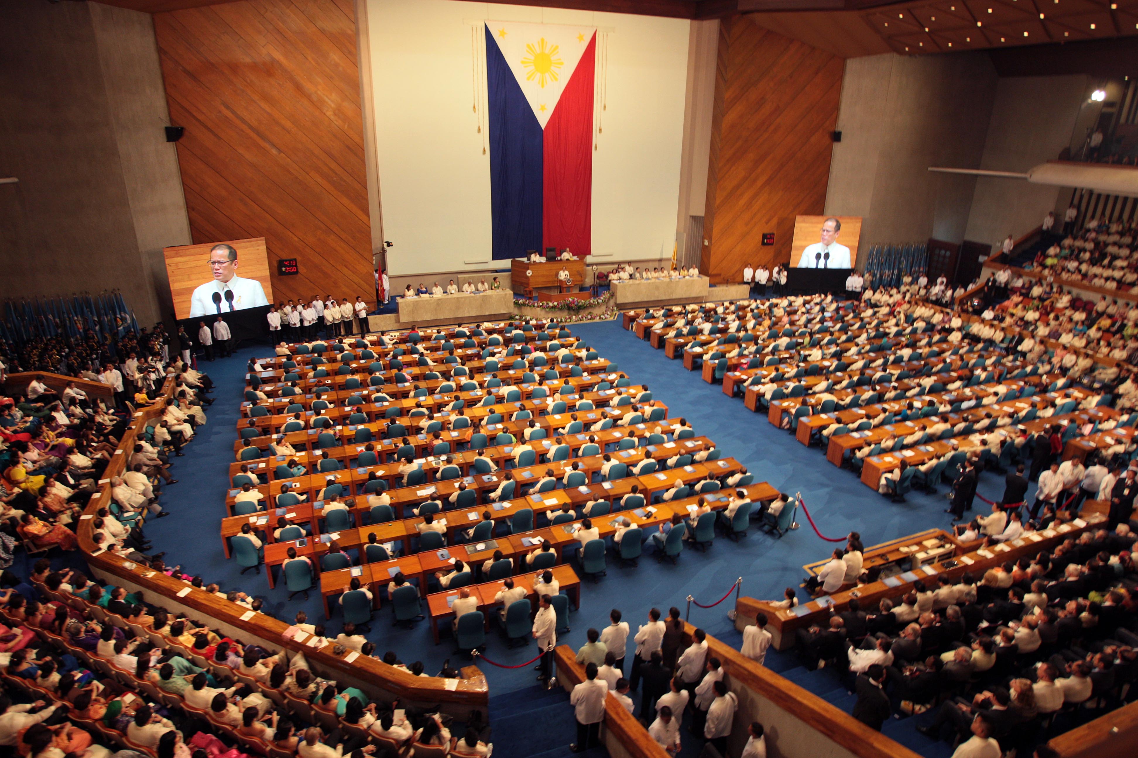 Heavy rain "unexpectedly saves the day"? Philippine President urgently halts SONA, the fate of online gambling remains in limbo.