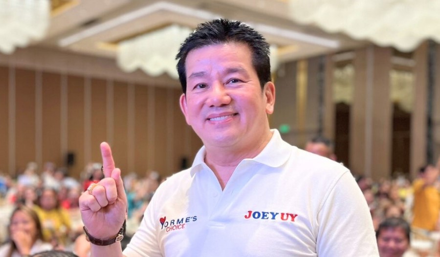 Can a Chinese identity not suffice? Filipino congressman Luis Joey Chua Uy, who was elected by a large margin, was denied entry into the parliament.