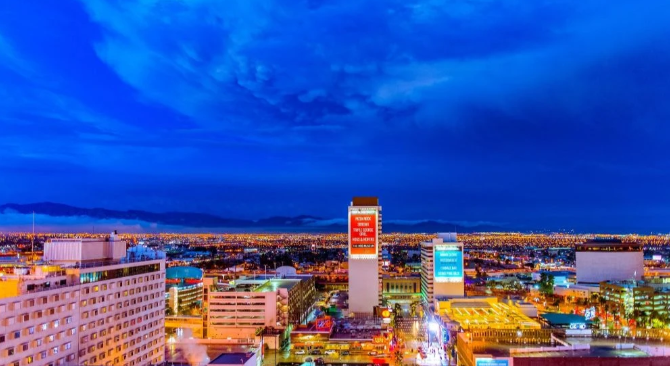 Las Vegas gambling revenue increases but the number of tourists continues to decline.